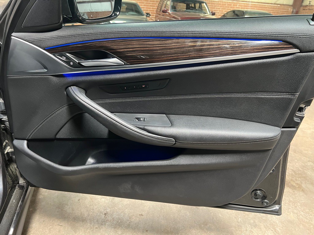 2018 BMW 5 Series Image 25