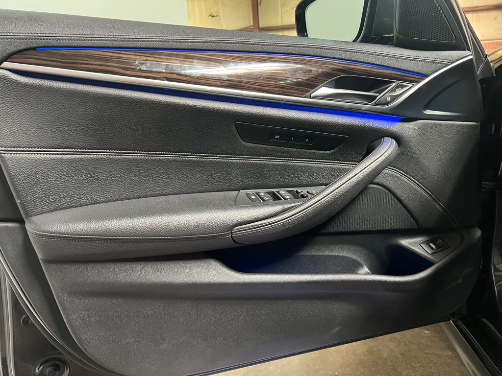 2018 BMW 5 Series Image 27