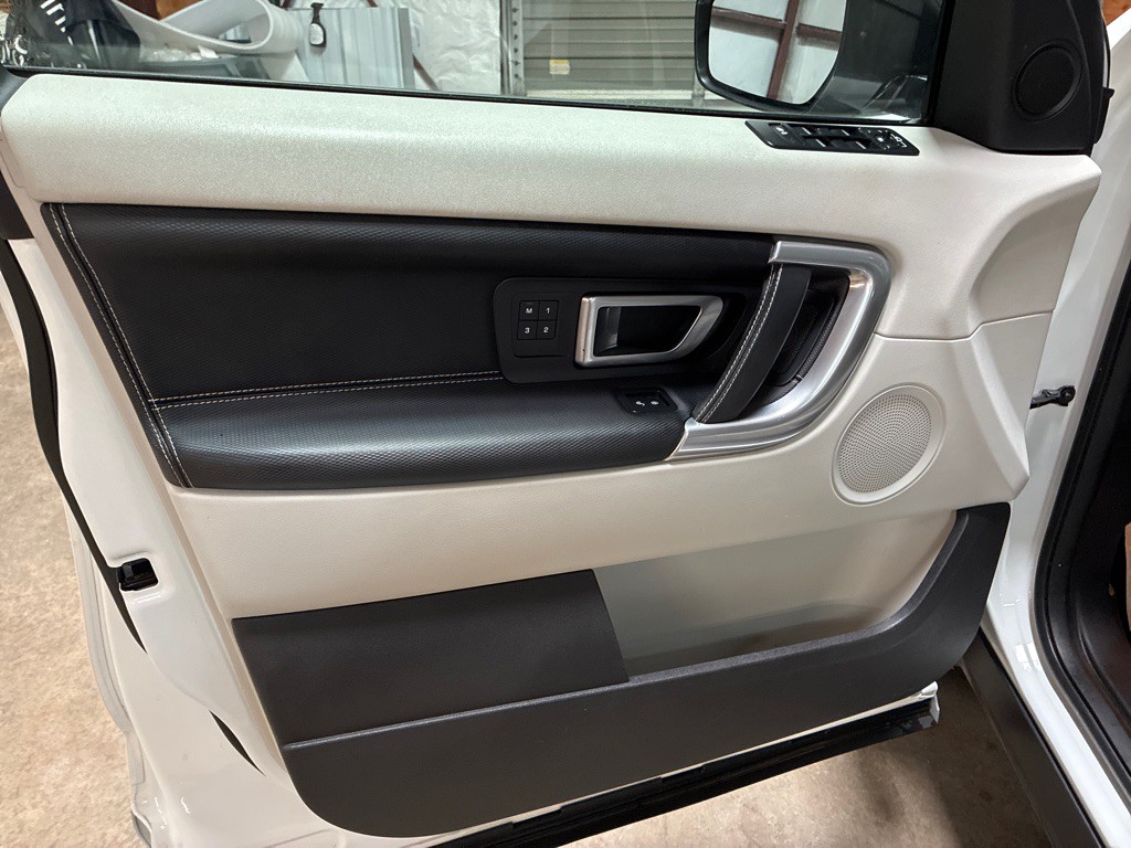 2017 Land Rover Discovery Sport Image 14