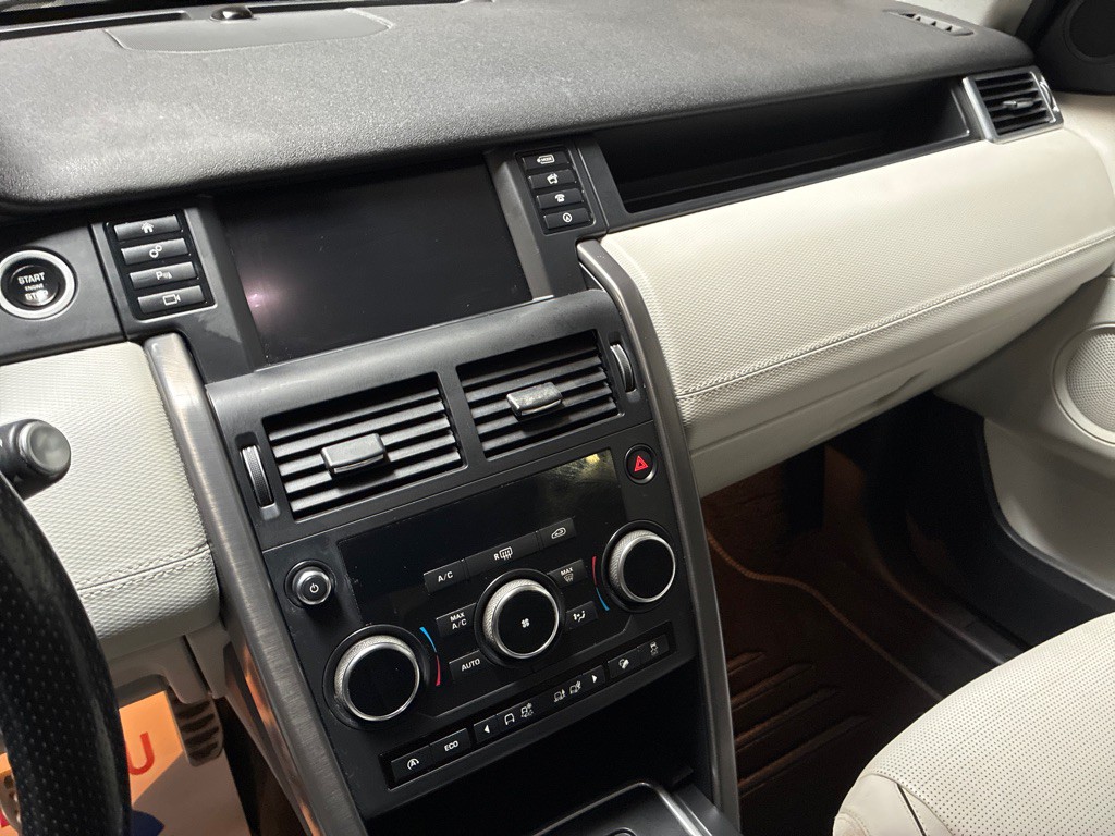 2017 Land Rover Discovery Sport Image 18