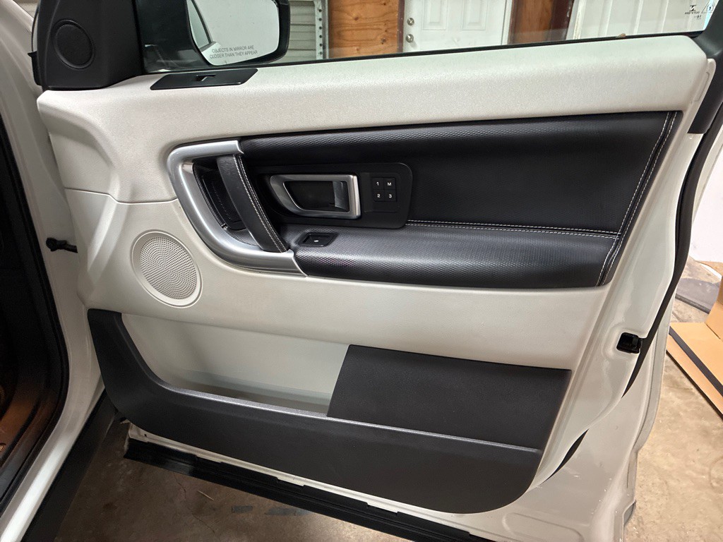 2017 Land Rover Discovery Sport Image 27