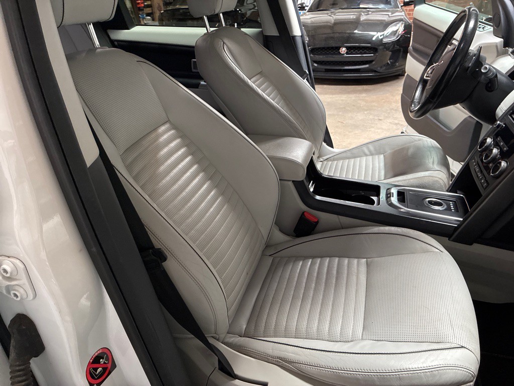 2017 Land Rover Discovery Sport Image 28