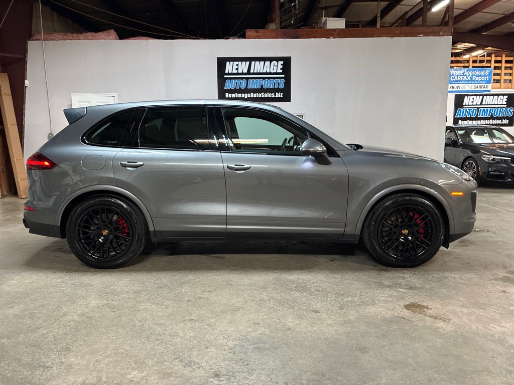2016 Porsche Cayenne Image 1