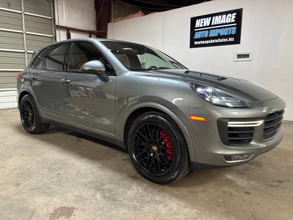 2016 Porsche Cayenne Image 2