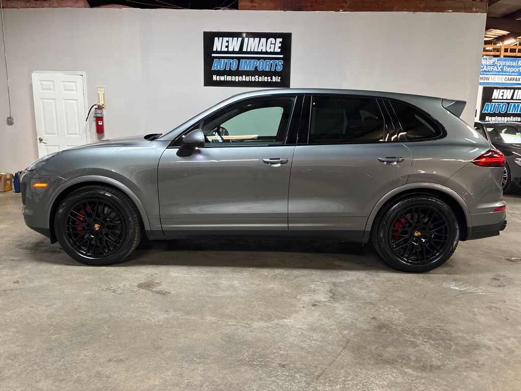 2016 Porsche Cayenne Image 8