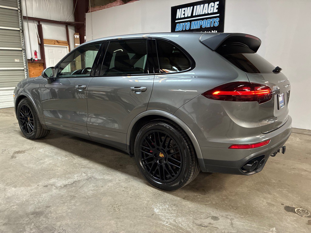2016 Porsche Cayenne Image 11
