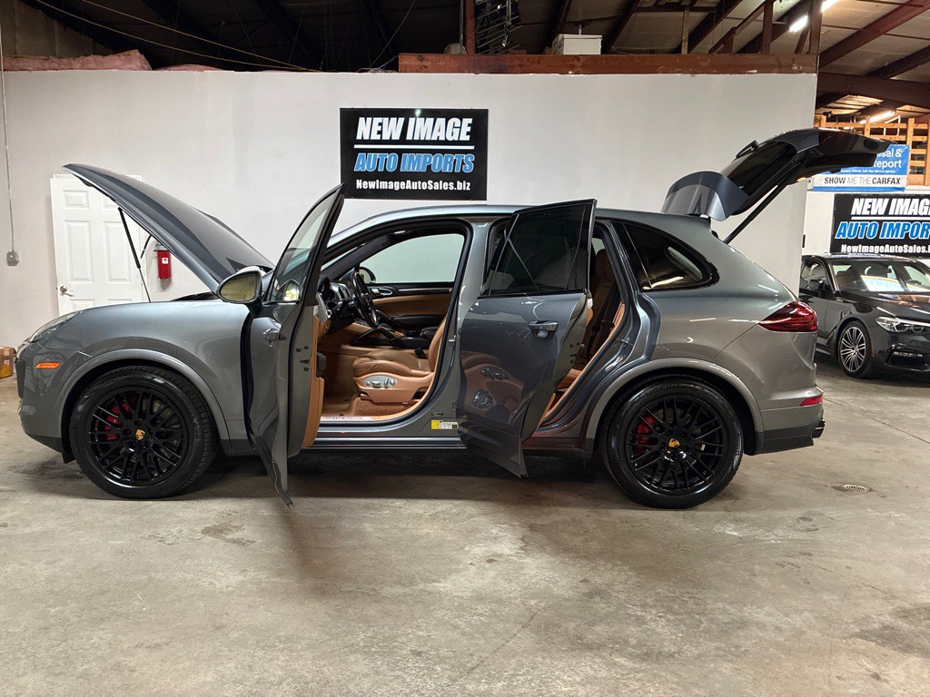 2016 Porsche Cayenne Image 15