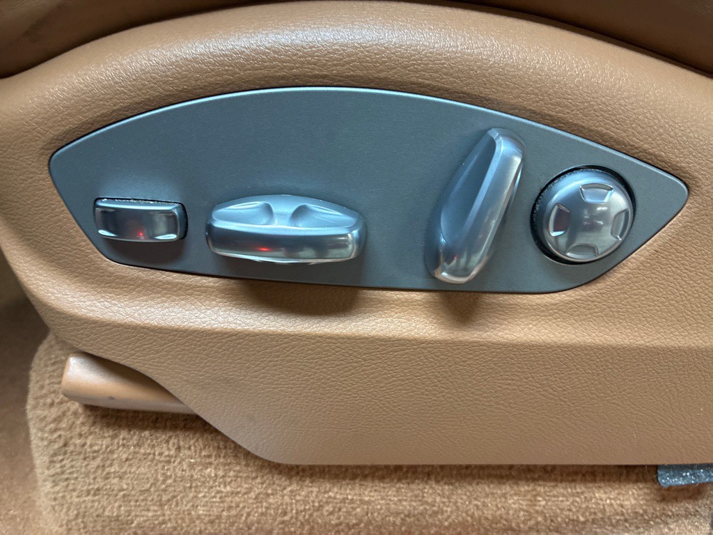 2016 Porsche Cayenne Image 18