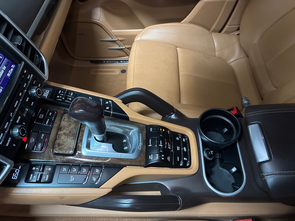 2016 Porsche Cayenne Image 23