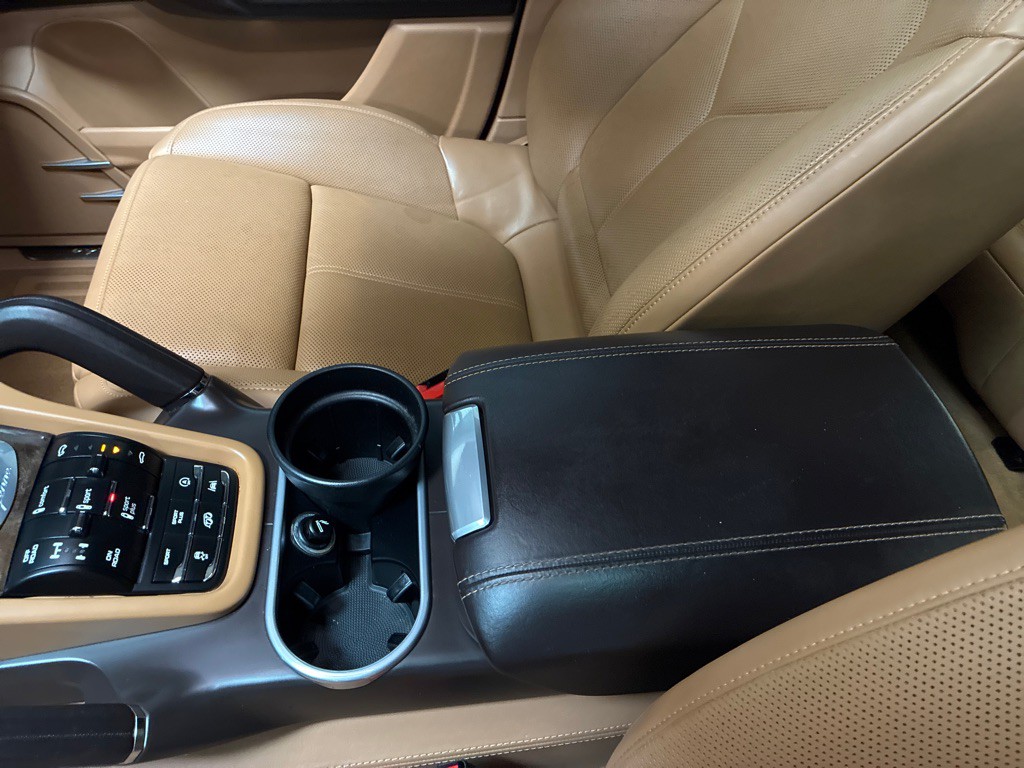 2016 Porsche Cayenne Image 24