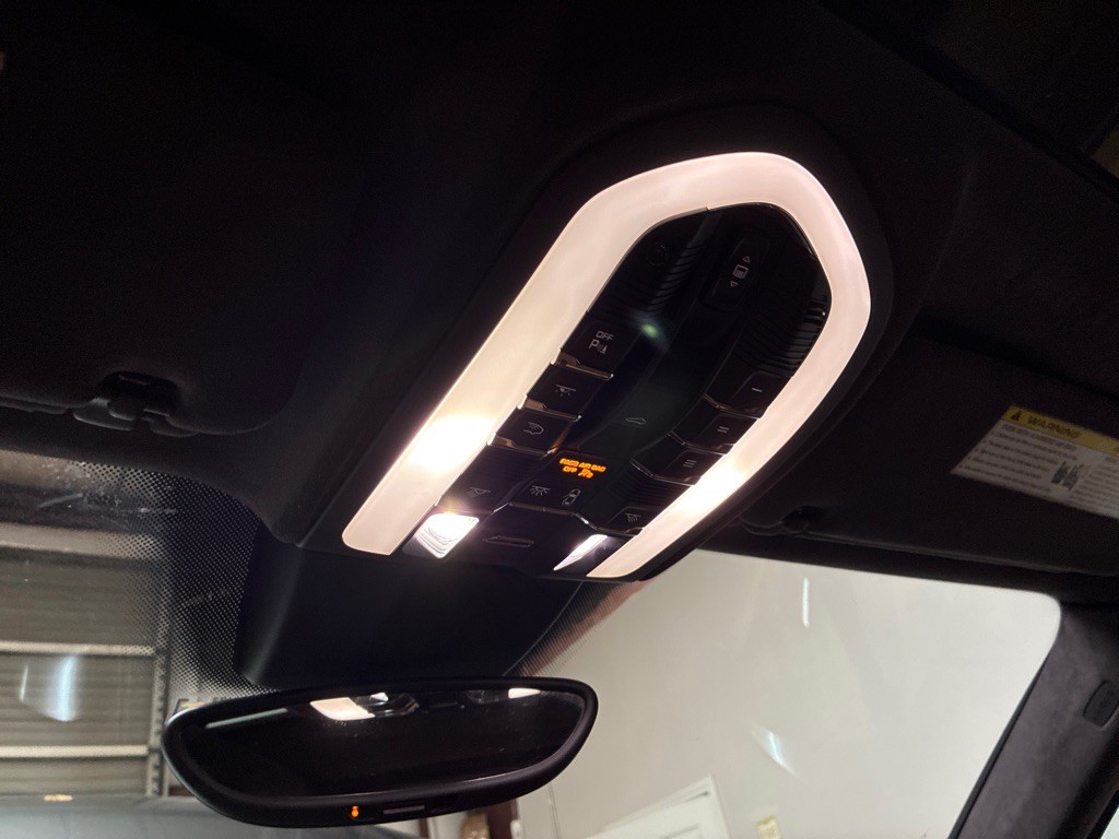 2016 Porsche Cayenne Image 25