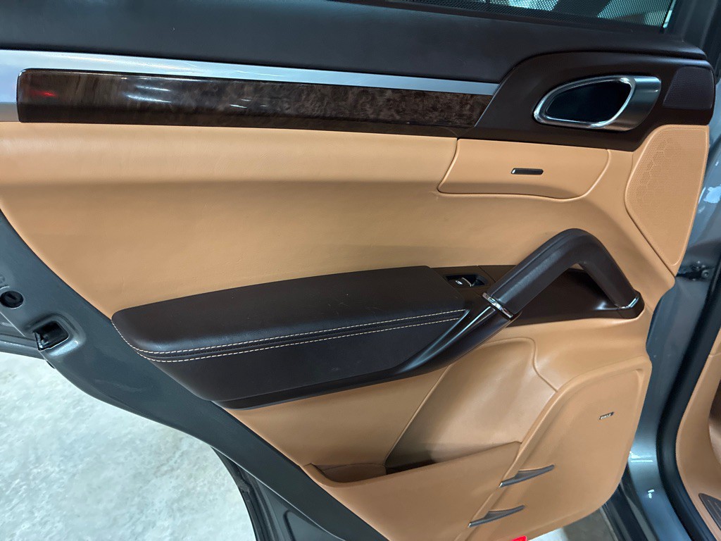 2016 Porsche Cayenne Image 26