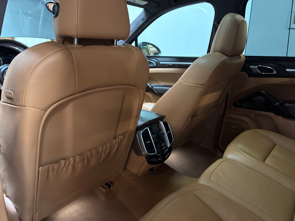 2016 Porsche Cayenne Image 27