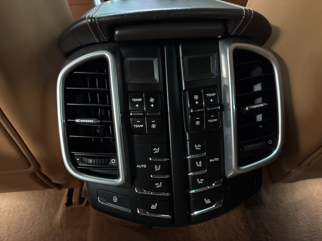 2016 Porsche Cayenne Image 28