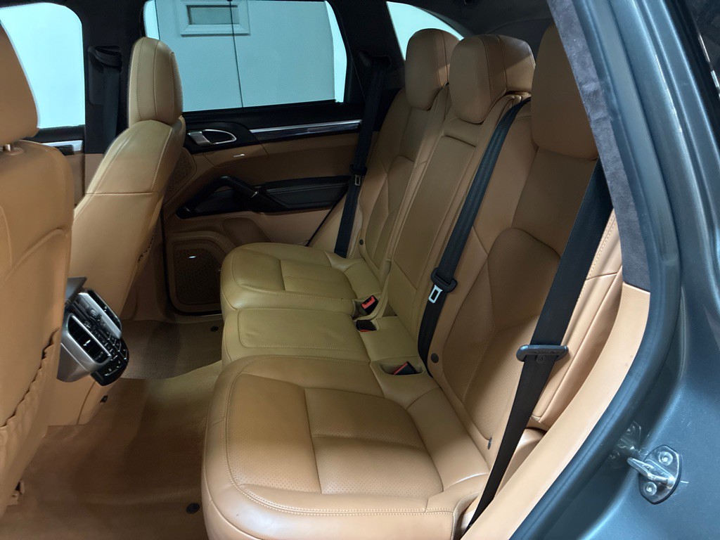 2016 Porsche Cayenne Image 29
