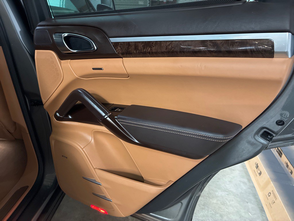 2016 Porsche Cayenne Image 31