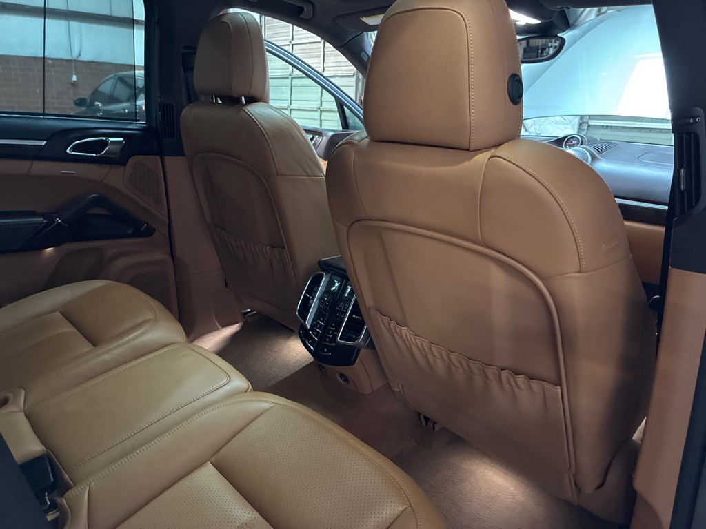 2016 Porsche Cayenne Image 33