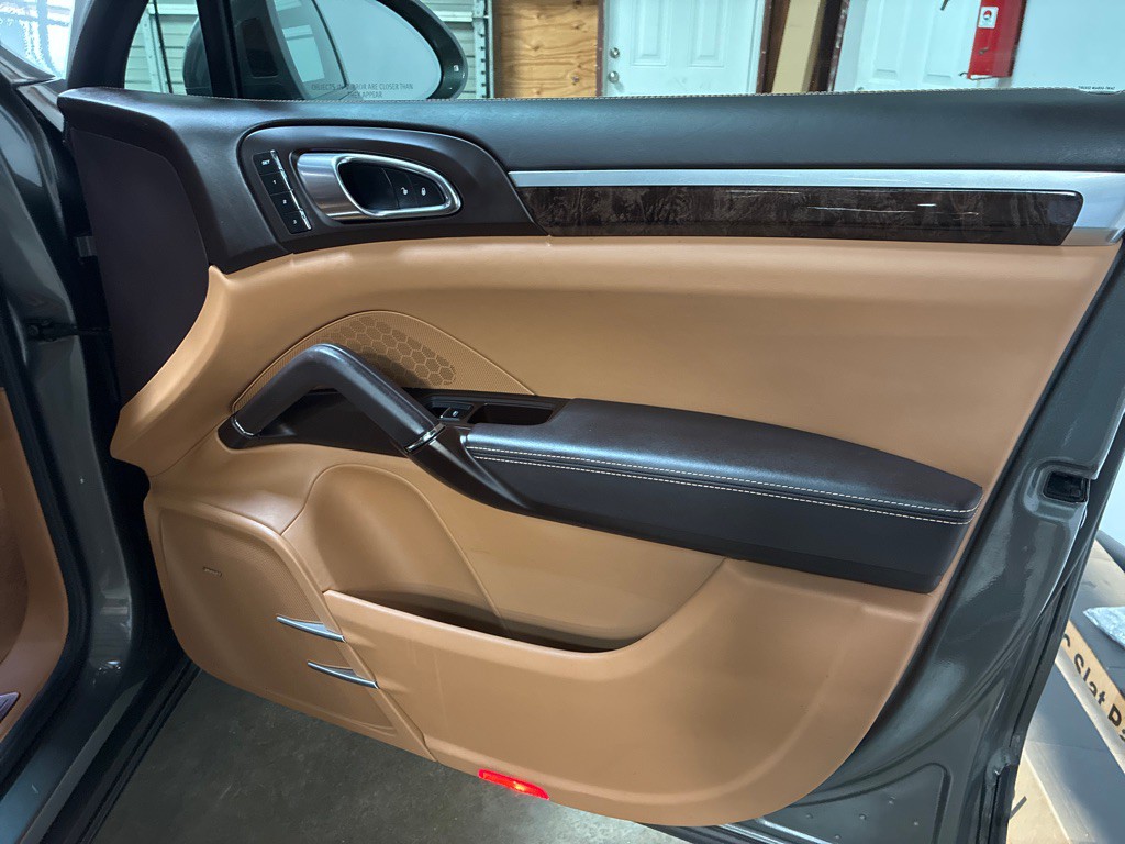 2016 Porsche Cayenne Image 35