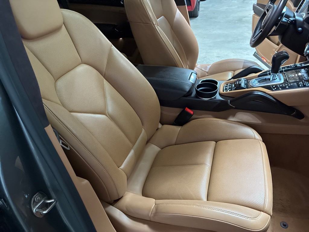 2016 Porsche Cayenne Image 37