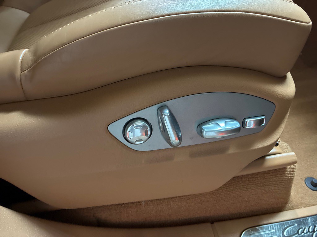 2016 Porsche Cayenne Image 38