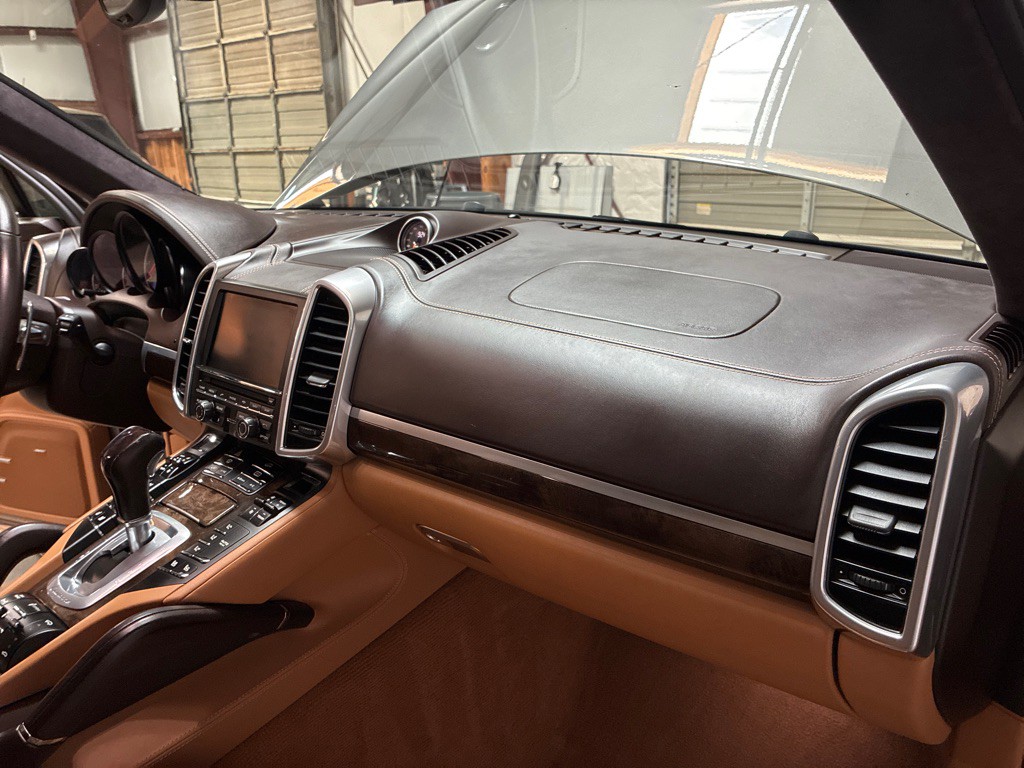 2016 Porsche Cayenne Image 40