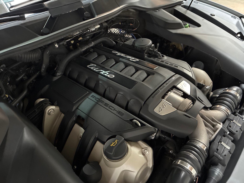 2016 Porsche Cayenne Image 43