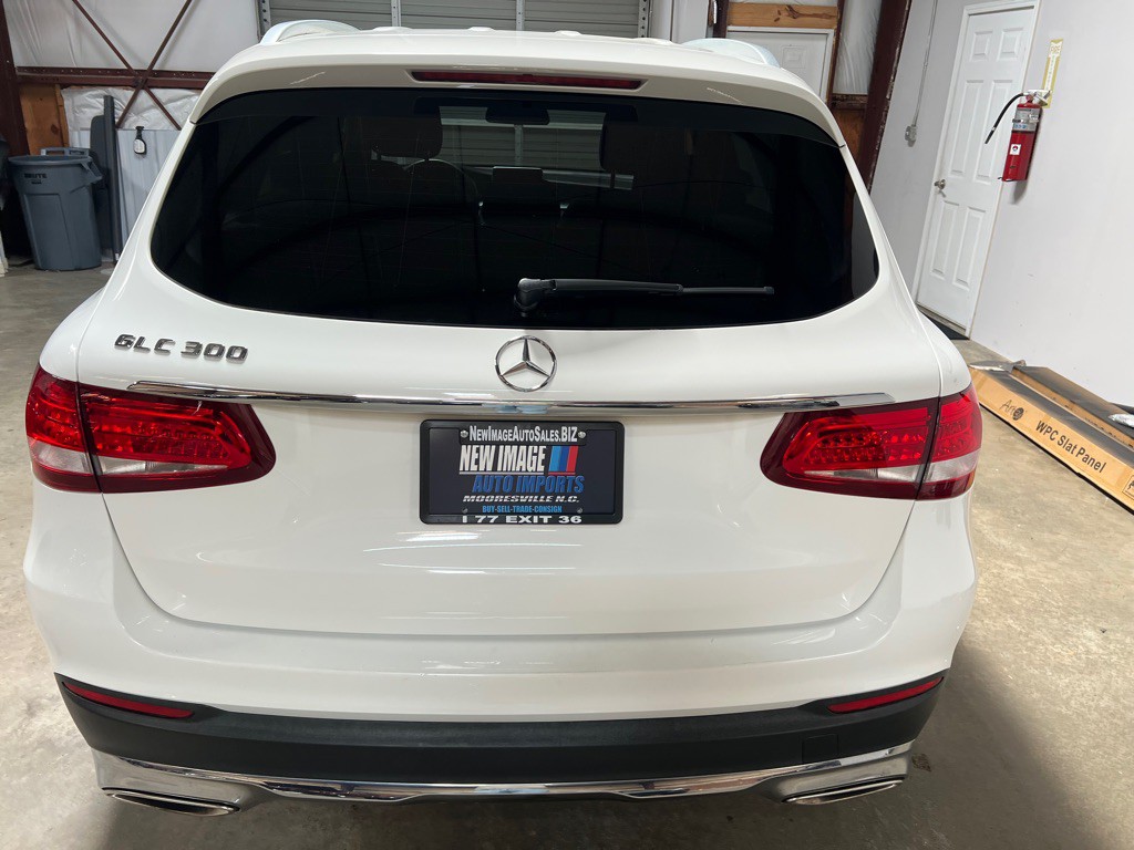 2018 Mercedes-Benz GLC-Class Image 9