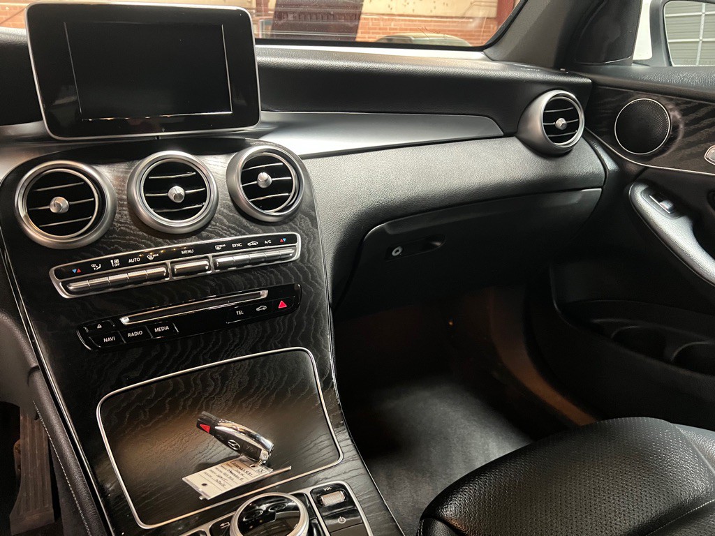 2018 Mercedes-Benz GLC-Class Image 25