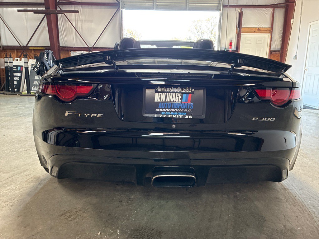 2020 Jaguar F-TYPE Image 17