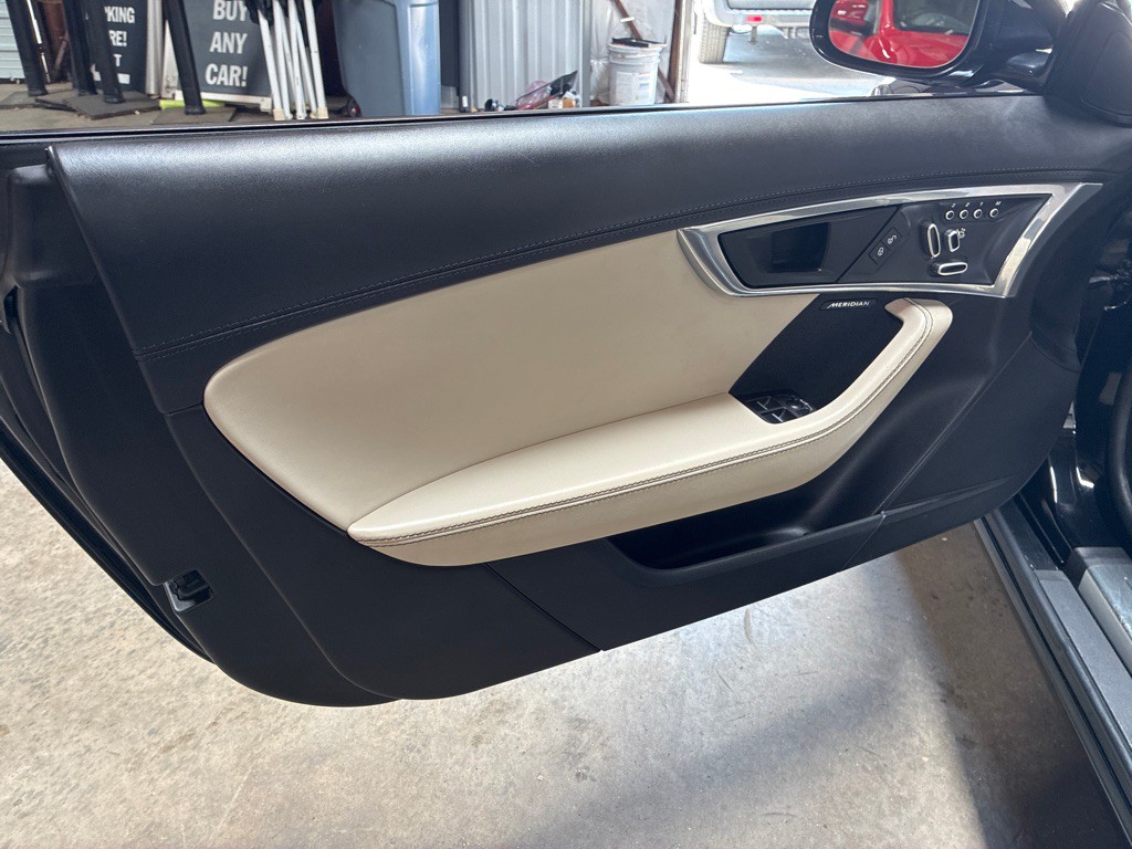 2020 Jaguar F-TYPE Image 19