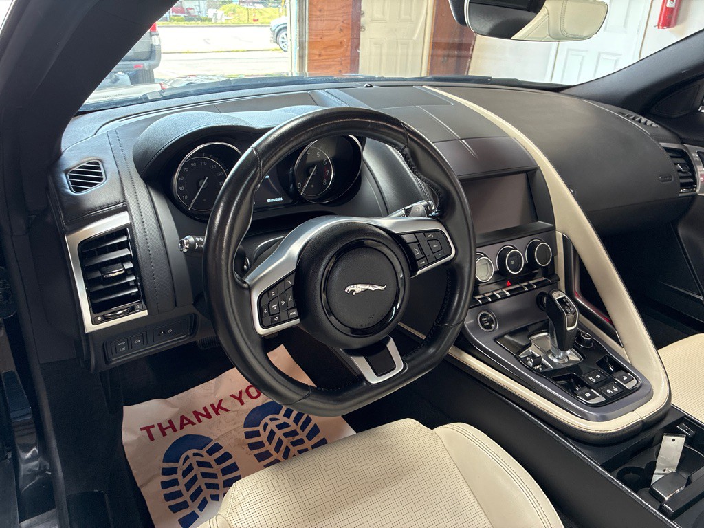 2020 Jaguar F-TYPE Image 21