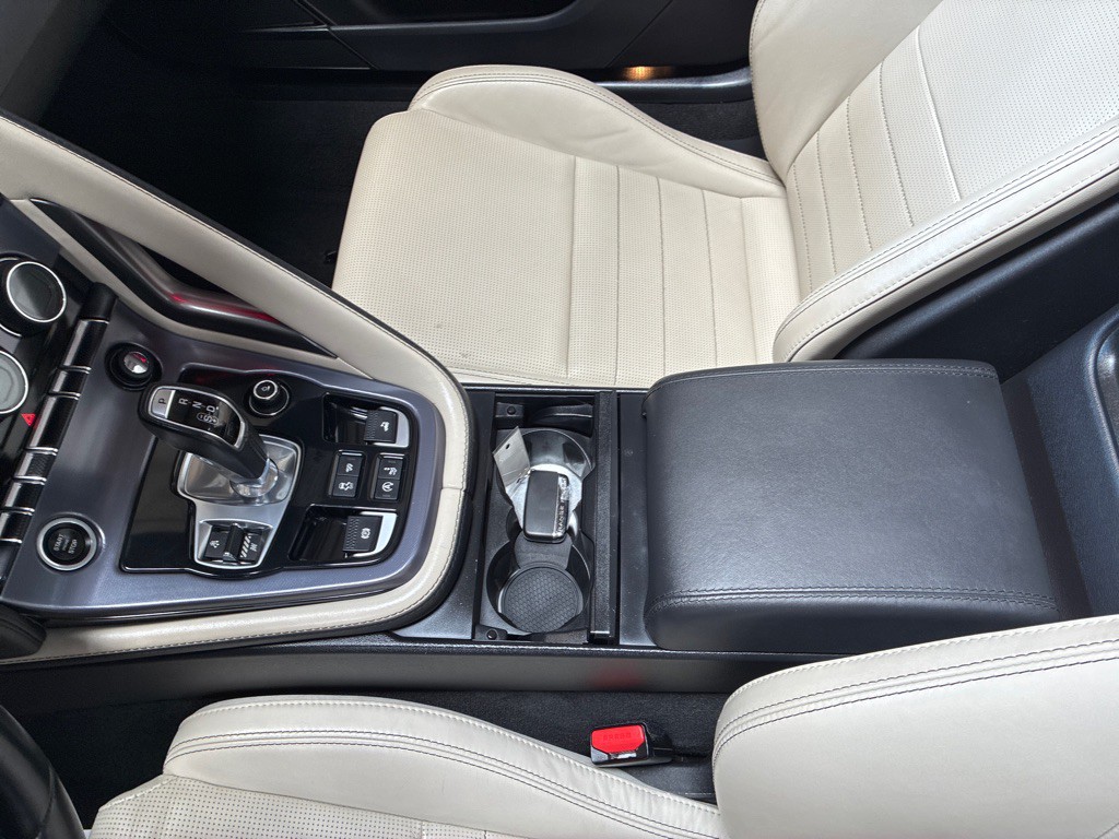 2020 Jaguar F-TYPE Image 24