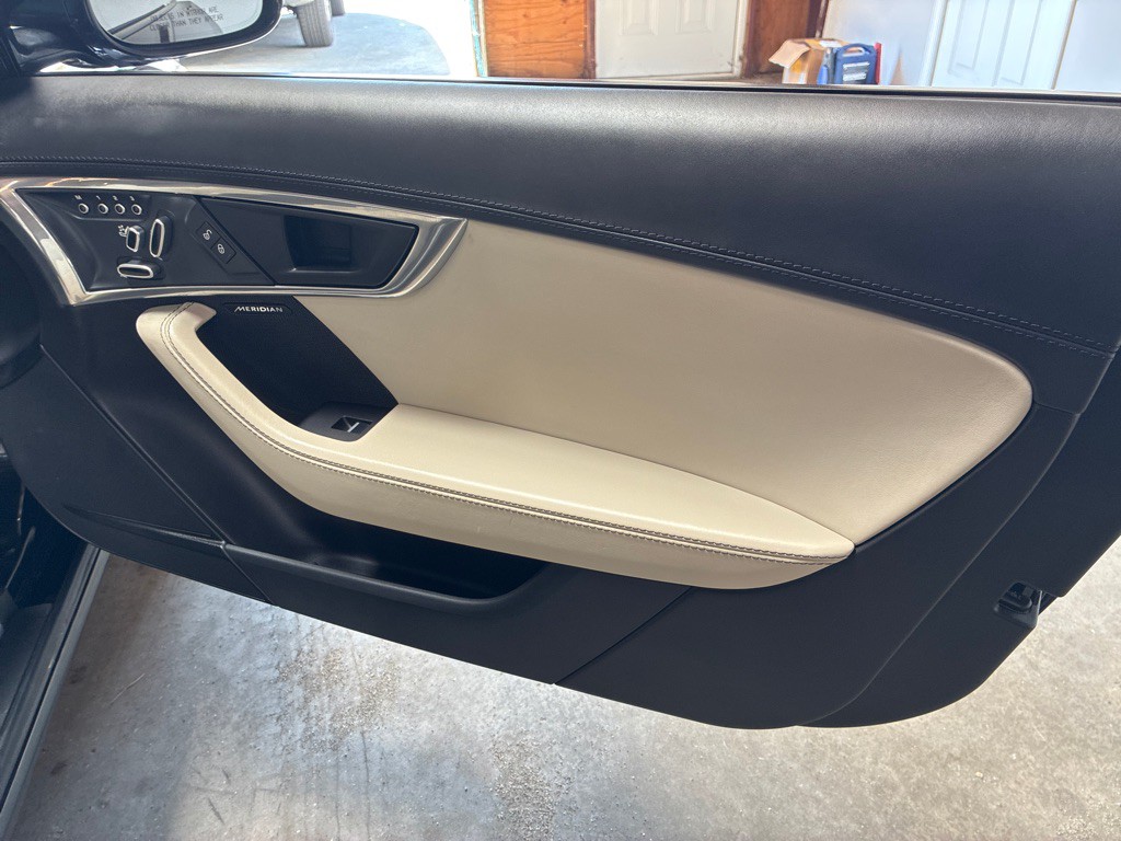 2020 Jaguar F-TYPE Image 26