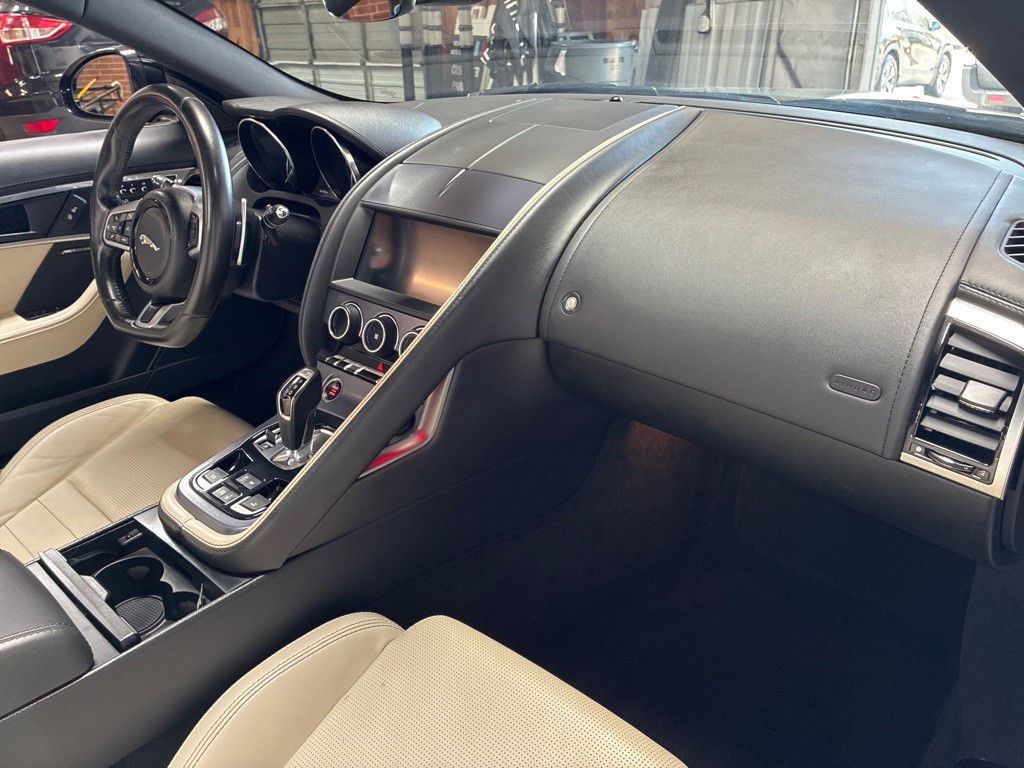 2020 Jaguar F-TYPE Image 28