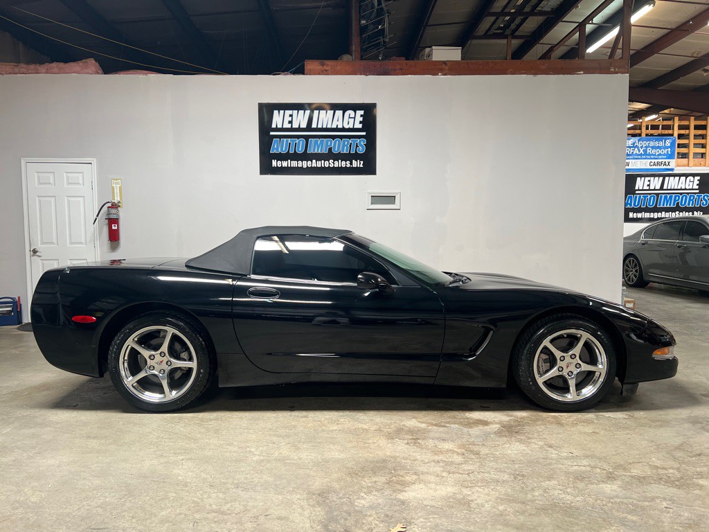 2001 Chevrolet Corvette Image 1