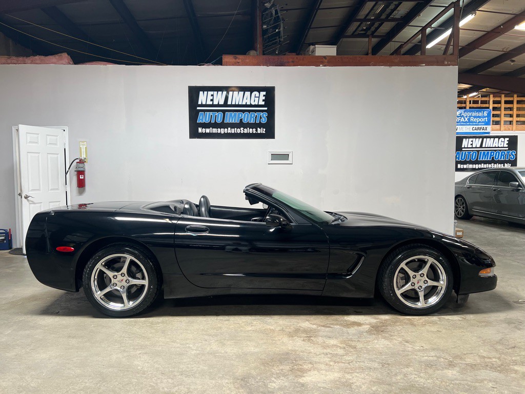 2001 Chevrolet Corvette Image 2