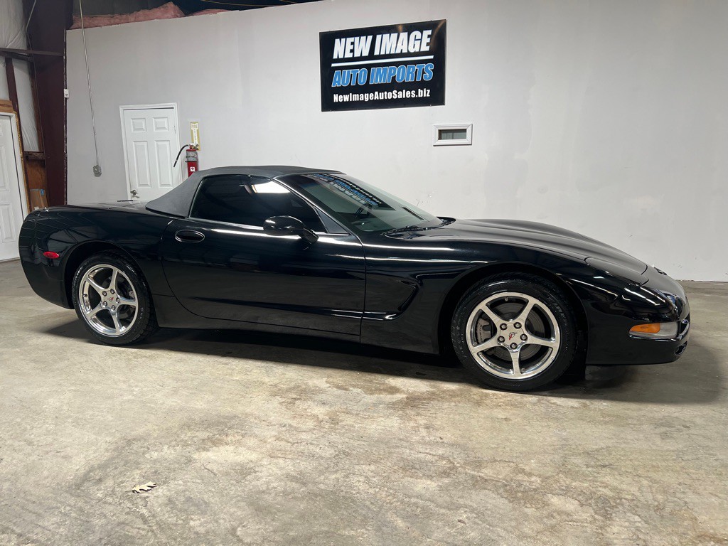 2001 Chevrolet Corvette Image 3