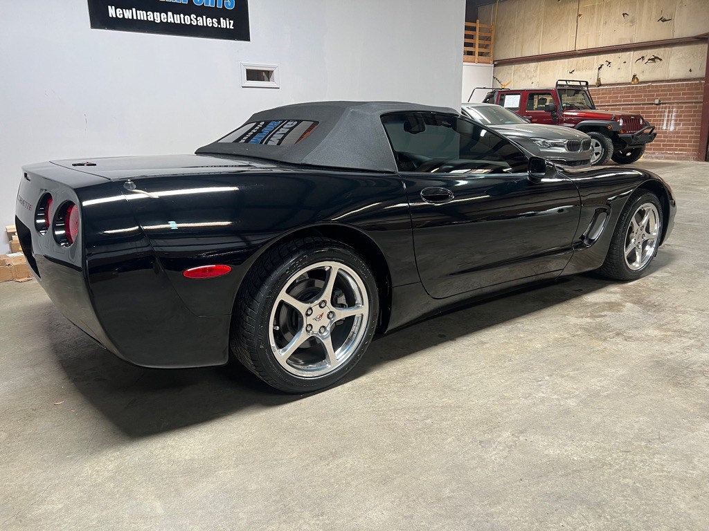 2001 Chevrolet Corvette Image 5
