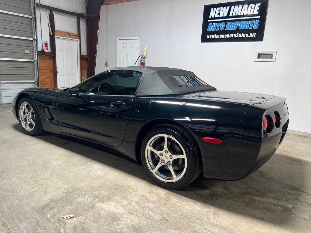 2001 Chevrolet Corvette Image 8