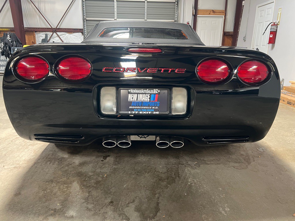 2001 Chevrolet Corvette Image 13