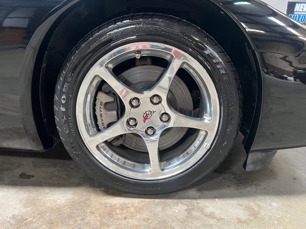 2001 Chevrolet Corvette Image 20