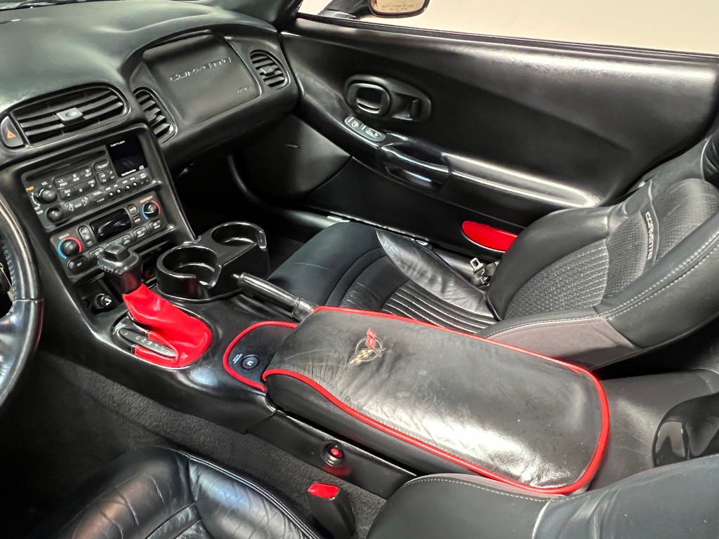 2001 Chevrolet Corvette Image 23