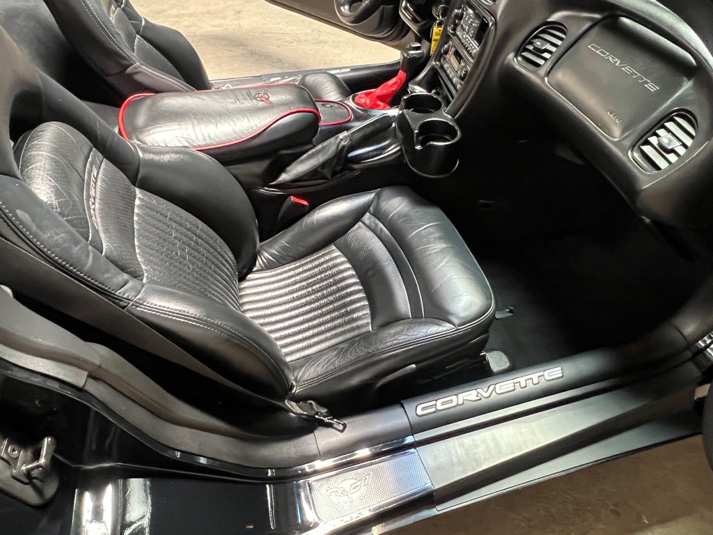 2001 Chevrolet Corvette Image 24