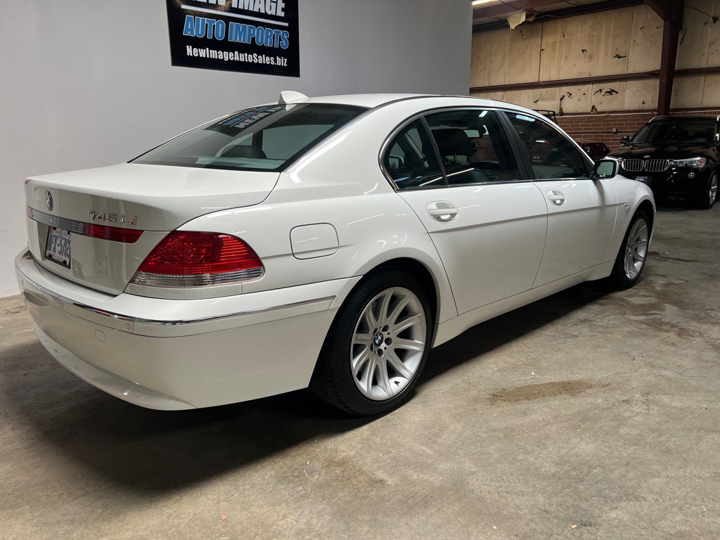 2004 BMW 7 Series Image 2