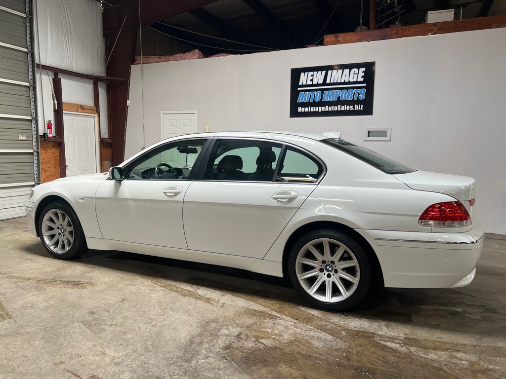 2004 BMW 7 Series Image 9