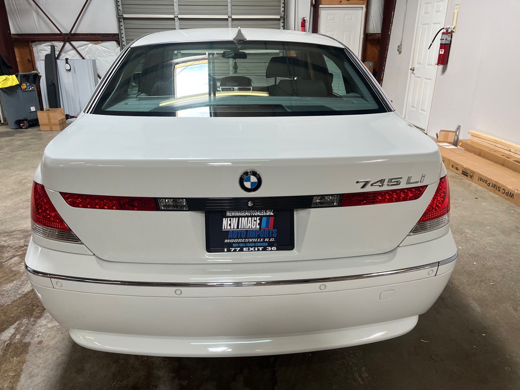 2004 BMW 7 Series Image 11