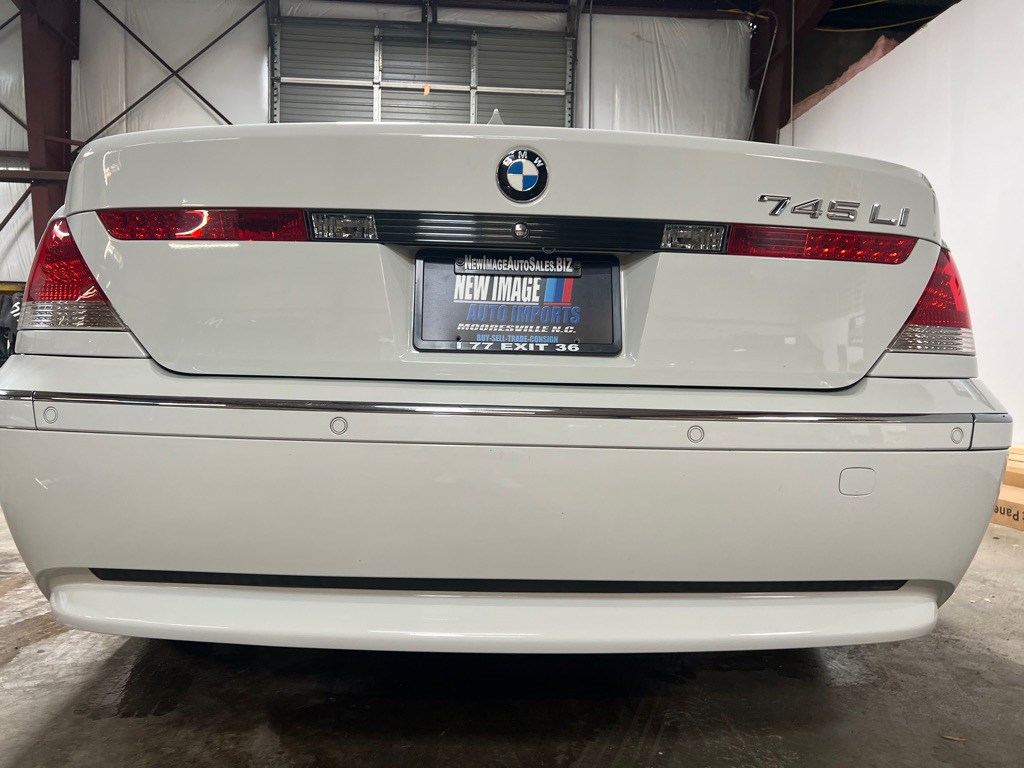 2004 BMW 7 Series Image 12