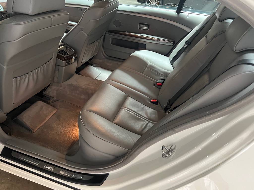 2004 BMW 7 Series Image 21