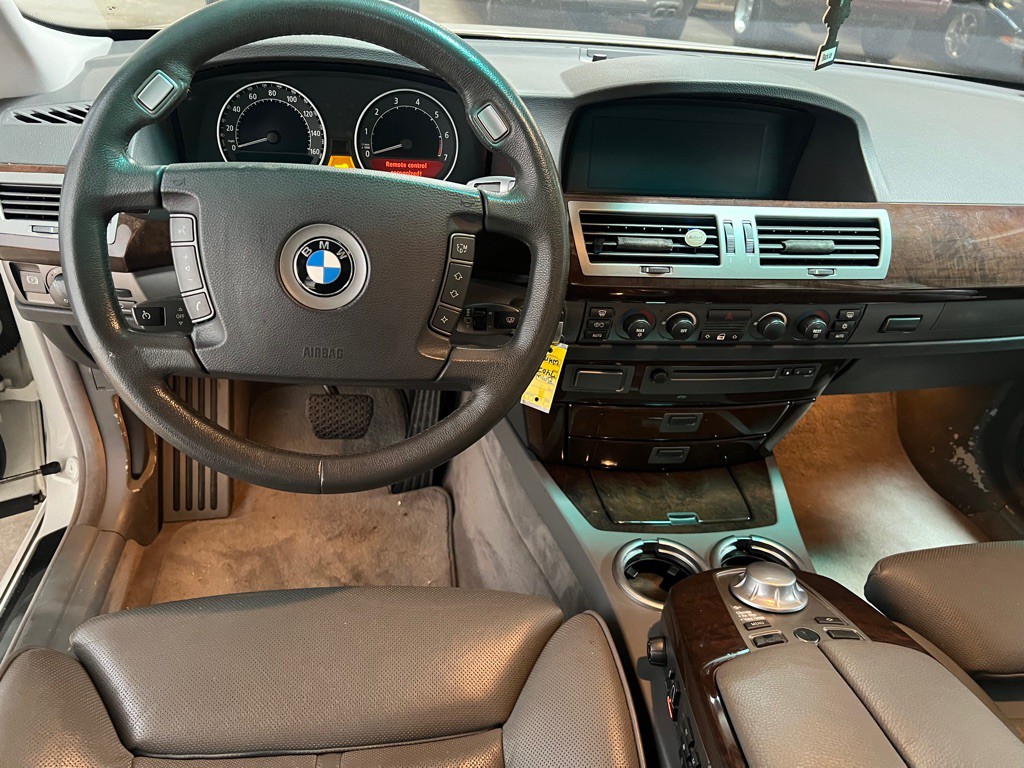 2004 BMW 7 Series Image 24