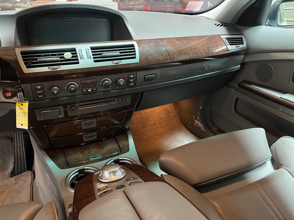 2004 BMW 7 Series Image 25